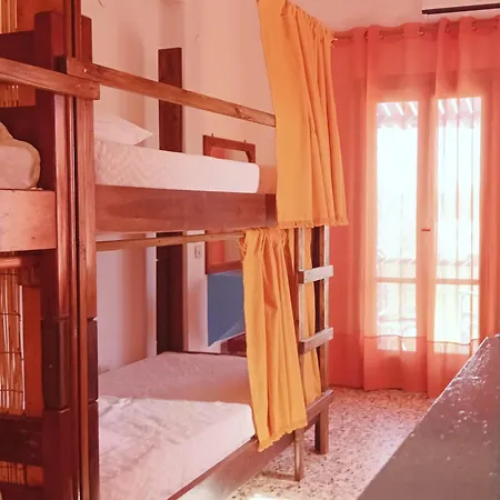 Chrissi Ammos Hostal *