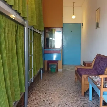 Chrissi Ammos Hostal Perissa (Santorini)
