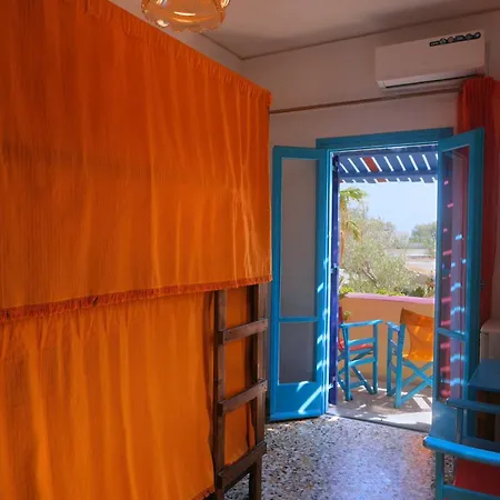Hostel Chrissi Ammos Perísza