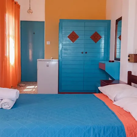 Vandrarhem Chrissi Ammos Perissa (Santorini)