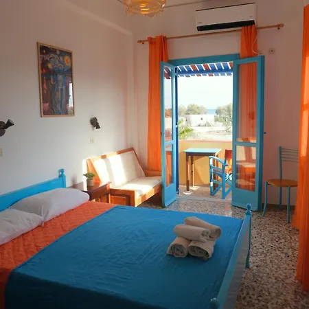 Chrissi Ammos Hostal Perissa (Santorini)