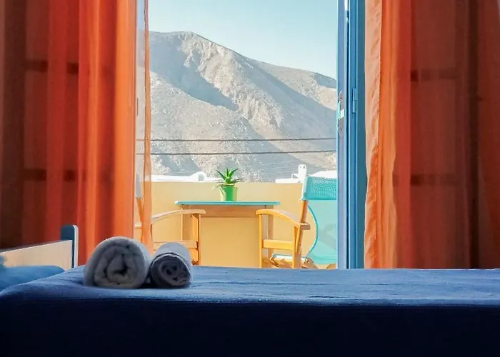 Chrissi Ammos * Perissa (Santorini)