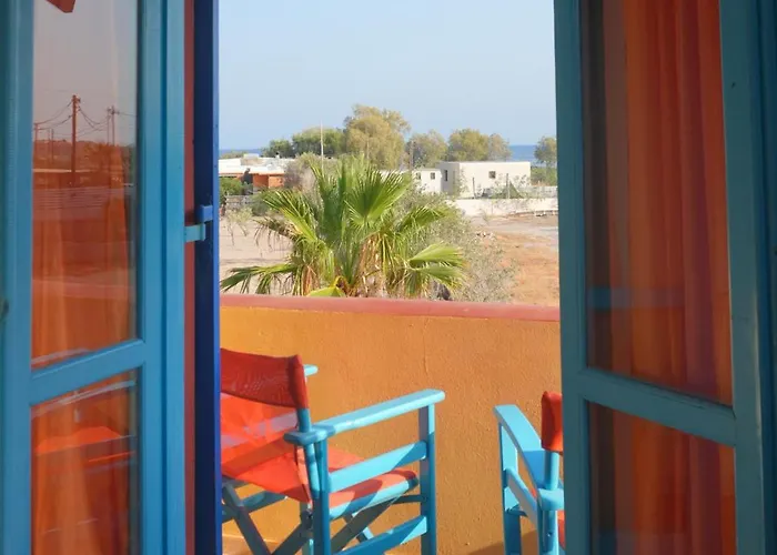 Chrissi Ammos Perissa (Santorini)