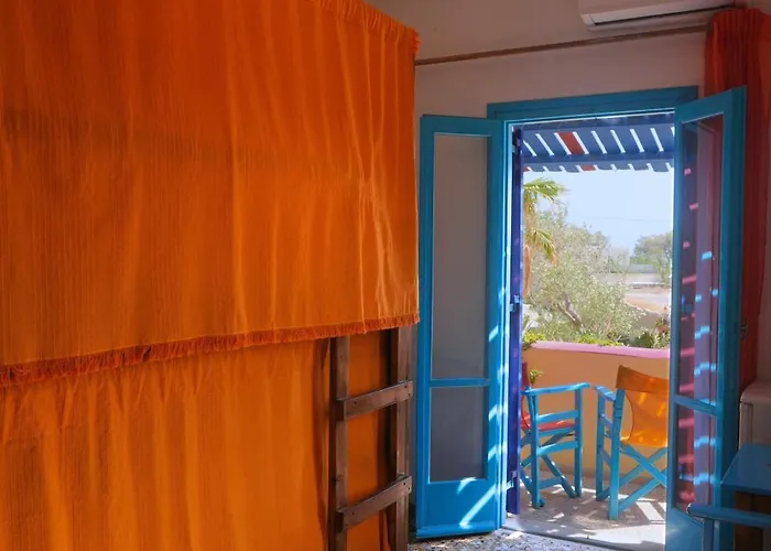 Hostel Chrissi Ammos Perissa (Santorini)